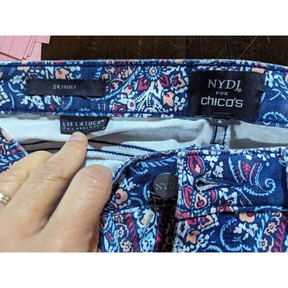 NYDJ Chico's Women's Purple Paisley LiftXTuck Technology Skinny Jeans Size 6 NWT - Picture 2 of 4